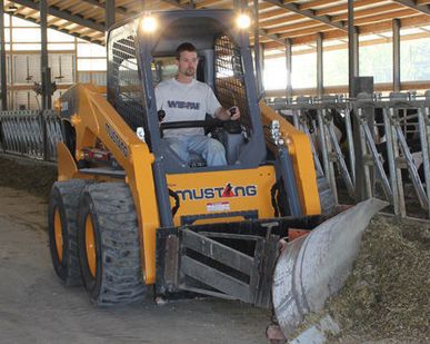 фото Мини погрузчик Mustang V3300 DXT 2 Sp. DJ