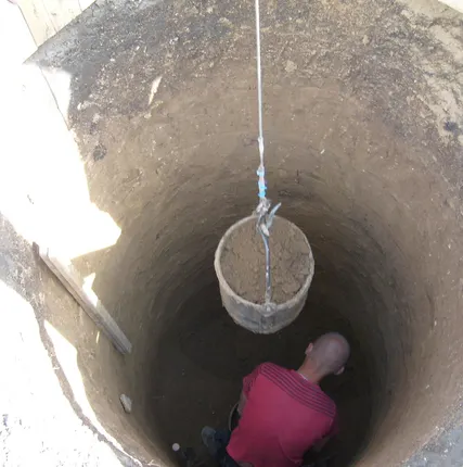 Фото №1 Копаем вручную колодцы.Выгребные ямы.Ямобуром-колодцы,скважины