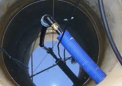 Фото №0 Монтаж насоса в колодец