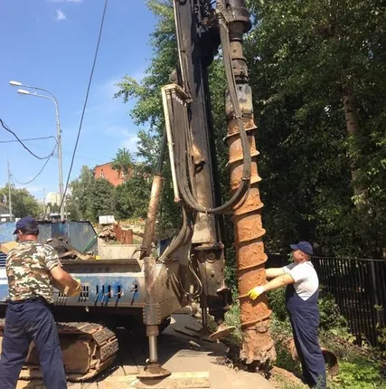 Фото №0 Буровая установка Беркут на гусеничном ходу.