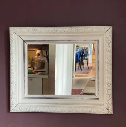 Фото №0 Зеркало 58х48 см в деревянной белой раме