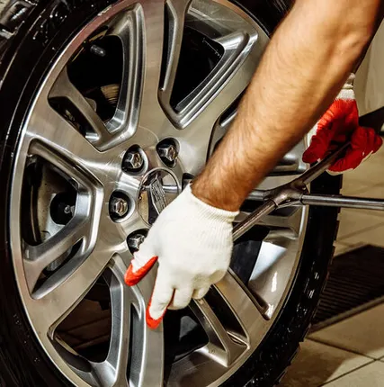 Фото №0 Съем/постановка колеса на автомобиль R15