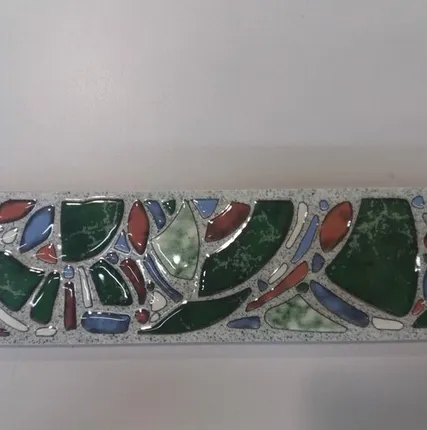 Фото №0 Бордюр Каменная мозаика 249*70 на зеленом зеленый