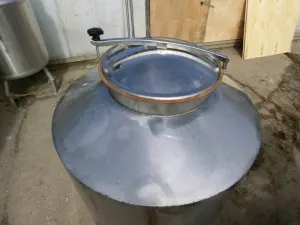 Фото №1 Емкость нержавеющая, объем 1,1 куб.м. Б/У в Москве