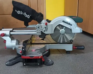 фото Пила торцовочная сетевая METABO KGS 254 M