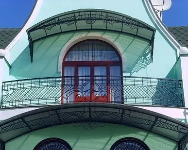 фото Навесы из поликарбоната, кованные!