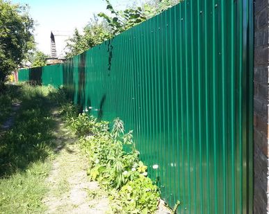 фото Заборы из профнастила