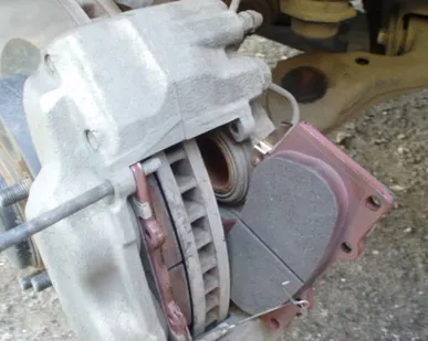 фото Замена колодок на прицепе