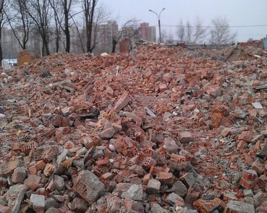 фото Бой кирпича (доставка)