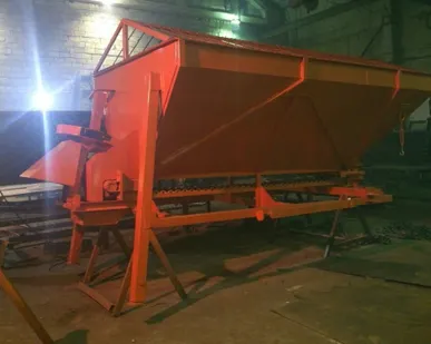 фото Пескоразбрасыватель