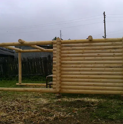 Фото №0 Сруб из оцилиндрованного бревна 3х3 с выпусками под веранду