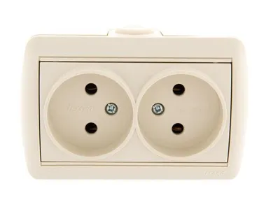 фото Розетка 2-м ОП Ната 16А IP20 без заземл. керам. крем. LEZARD 710-0300-128