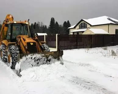 фото Уборка снега трактором экскаватором погрузчиком в Гжели, услуги аренды