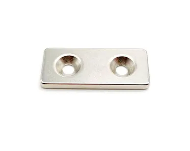 фото Неодимовый магнит прямоугольник 35x15x3 мм с двумя зенковками 8/4 мм (~3,4 кг)