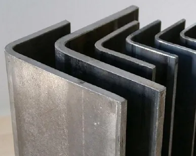 фото Уголок гнутый равнополочный 50х50х4 мм 09Г2С ГОСТ 19771-93