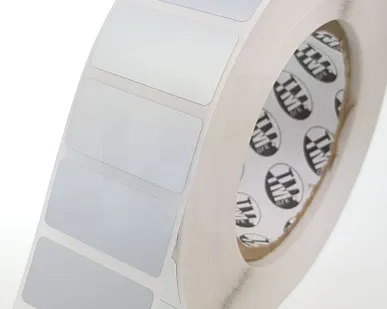 фото Полипропиленовые этикетки с усиленным клеем на втулке 40мм