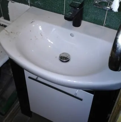 Фото №0 Установка умывальника с тумбой