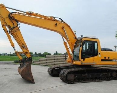 фото Экскаватор гусеничный Hyundai R250 LC