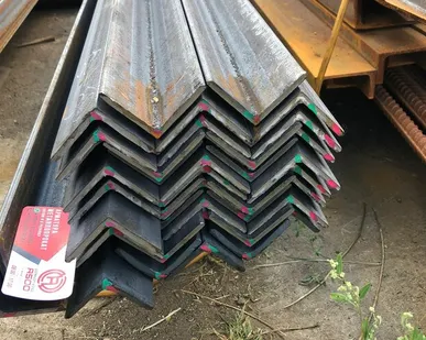 фото Уголок металлический недалеко