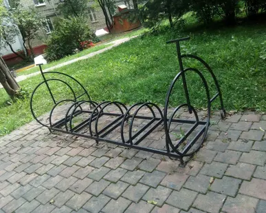 фото Велопарковка металлическая на 5 мест