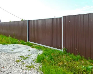 фото Откатные ворота Стандарт на бетонной тумбе