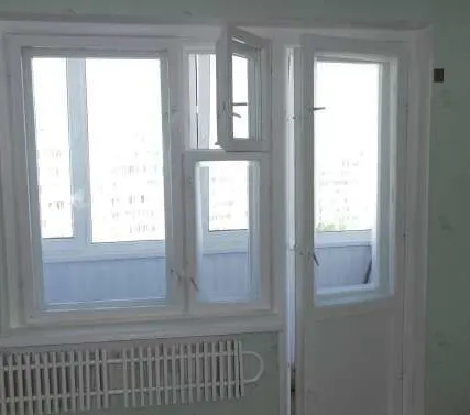 Фото №0 Мойка сложного деревянного балконного блока.