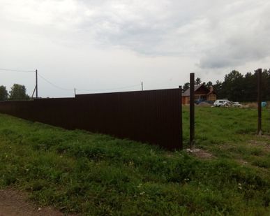 фото Забор из профлиста Коричневый