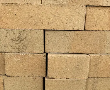 фото Желтый облицовочный кирпич