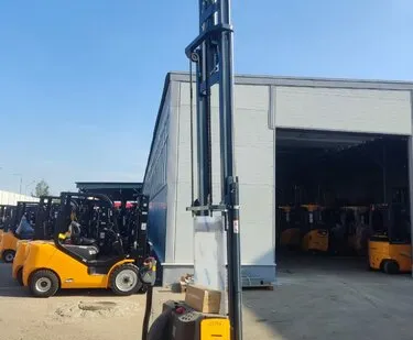 фото Аренда штабелера