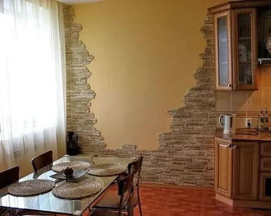 фото Отделка стены искусственным камнем