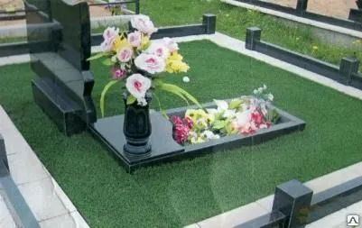 Фото №0 Благоустройство могил искусственным газоном