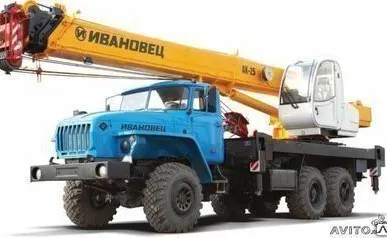 фото Эвакуация автомобиля автокраном Урал