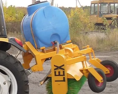 фото Щетка дорожная ЩД-01 LEX с поливом бак 500 литров для МТЗ, ЮМЗ