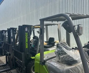 фото Дизельный вилочный погрузчик 1,5 тонны, двигатель Isuzu, 4.5 метра, в наличии