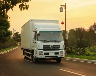 фото Фургон-Изотерма на базе DongFeng C180L (со спальником, фургон 9200 мм)