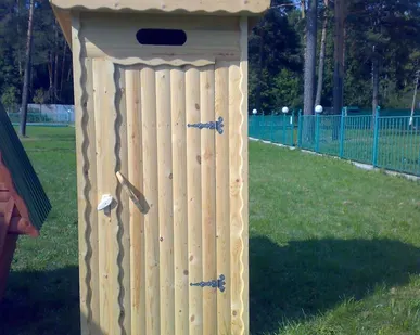 фото Садовый туалет