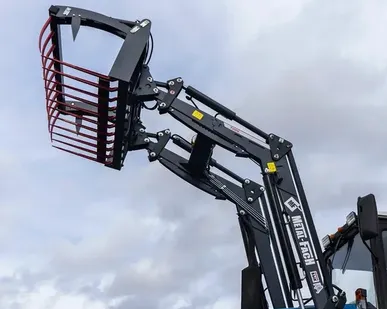 фото Погрузчик фронтальный Metal-Fach Бык Т-229S г/п 1300 кг с джойстиком для МТЗ-82