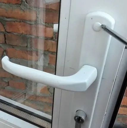 Фото №0 Установка ручек на пластиковые (ПВХ) двери в Сочи