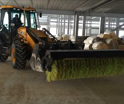 Фото №0 Коммунальная щетка JCB
