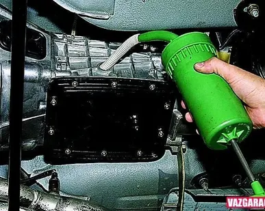 фото Замена масла КПП двигателя ваз
