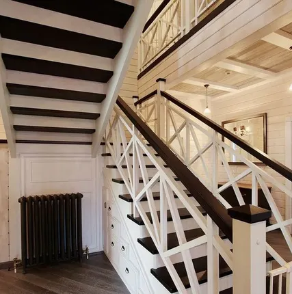 Фото №0 Двухцветная лестница на второй этаж