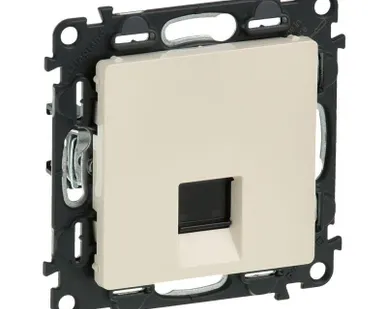 фото Механизм розетки комп. 1-м Valena Life RJ45 CAT.5E UTP с лицевой панелью сл. кость Leg 753540