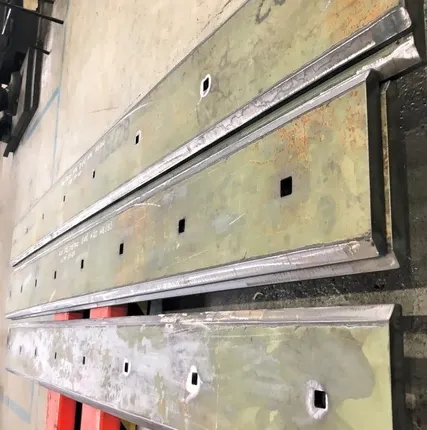 Фото №0 Нож ковша двухсторонний, с отверстиями 3040х400х30 (Ст.45) для техники SDLG LG 953; 956