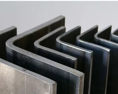 фото Уголок оцинкованный 50х50х5 мм