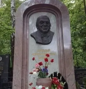 фото Памятники из гранита,надгробия,скульптура