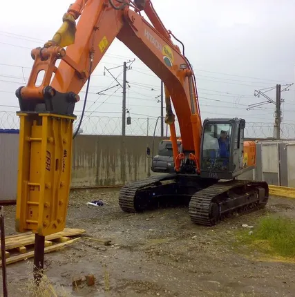 Фото №0 Гидромолот Furukawa F6 на базе NEW HOLLAND B115