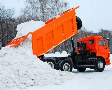 фото Вывоз снега самосвалами