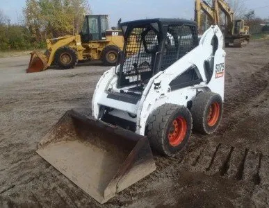 фото Сдам в аренду мини-погрузчик JOHN DEERE Deere 329D