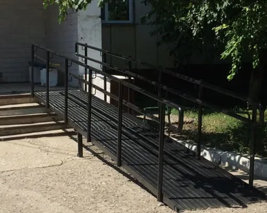 фото Пандус из черного металла