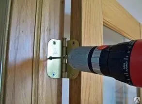 Фото №0 Установка двери деревянной